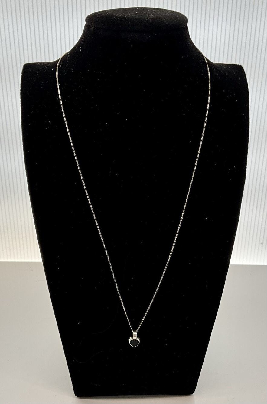 Vintage .925 Sterling Silver Dainty Heart Pendant Necklace – 18” Box Chain – 1g.
